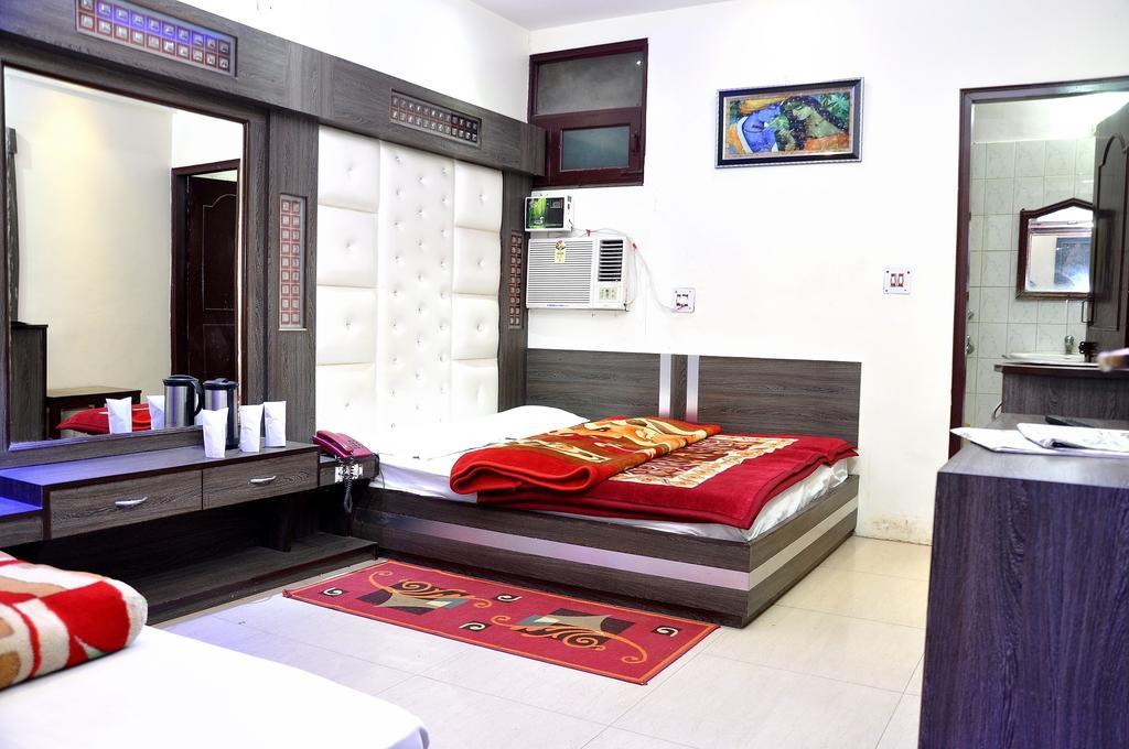 Hotel Peace Point - 1 Min Walking Distance From Station نيودلهي الغرفة الصورة