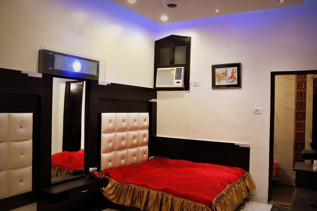 Hotel Peace Point - 1 Min Walking Distance From Station نيودلهي المظهر الخارجي الصورة