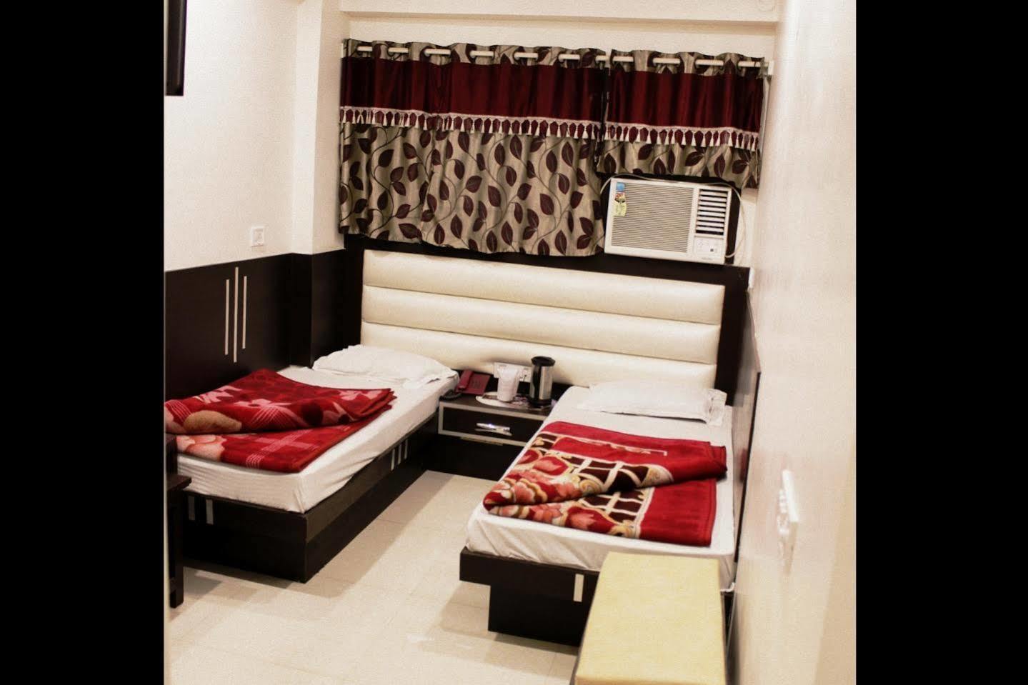 Hotel Peace Point - 1 Min Walking Distance From Station نيودلهي المظهر الخارجي الصورة